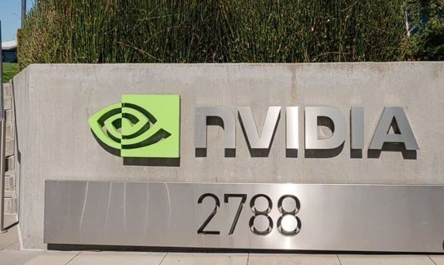 Nvidia: من صانع رقائق إلى مصمم مراكز البيانات في خضم جنون الذكاء الاصطناعي- OIMEDIA News - بوابة الذكاء الاصطناعي